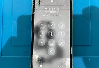 iPhone 11 画面交換修理です。