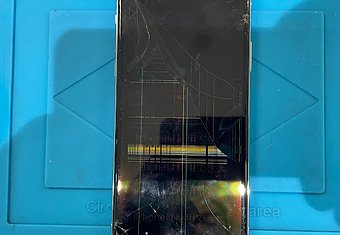 iPhone X 画面交換修理です。