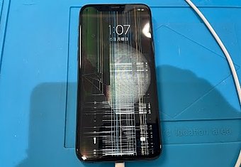 iPhone 11Pro 画面交換修理です。