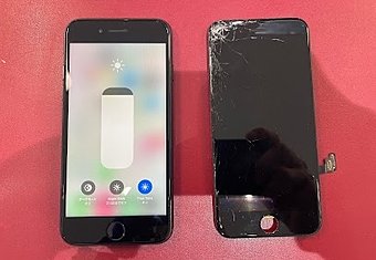 iPhone SE2 画面交換修理です。