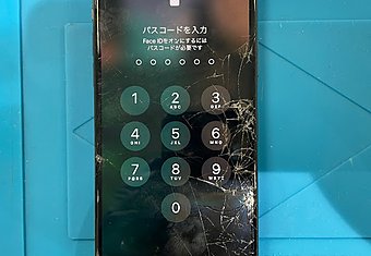 iPhone X 画面交換修理です。